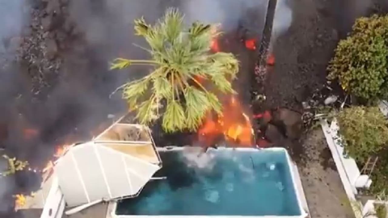 Viral Video: ঝাঁক ঝাঁক জ্বলন্ত লাভা পুড়িয়ে খাঁক করে দিচ্ছে সবকিছু, দেখুন 'ভয়ঙ্কর সুন্দর' প্রাকৃতিক রূপ Viral Video: ঝাঁক ঝাঁক জ্বলন্ত লাভা পুড়িয়ে খাঁক করে দিচ্ছে সবকিছু, দেখুন 'ভয়ঙ্কর সুন্দর' প্রাকৃতিক রূপ