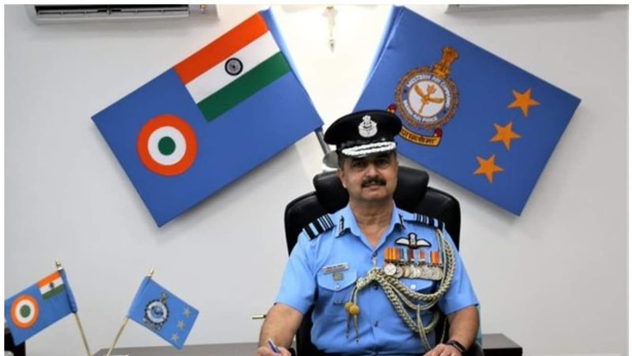 വി ആർ ചൗധരി പുതിയ വ്യോമസേന മേധാവി വി ആർ ചൗധരി പുതിയ വ്യോമസേന മേധാവി