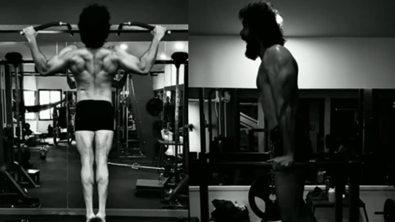 ആരാധകരെ ഇളക്കിമറിച്ച് ടൊവീനോയുടെ വര്ക്കൗട്ട് വീഡിയോ ആരാധകരെ ഇളക്കിമറിച്ച് ടൊവീനോയുടെ വര്ക്കൗട്ട് വീഡിയോ