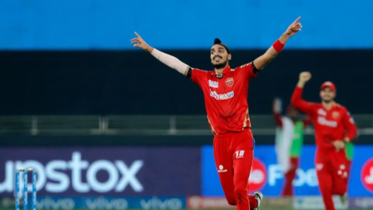 മൊഞ്ചേറിയ അഞ്ച് വിക്കറ്റ്; നേട്ടങ്ങള് വാരിക്കൂട്ടി അര്ഷ്ദീപ് സിംഗ്, പിന്നിലായവരില് ഇശാന്തും മൊഞ്ചേറിയ അഞ്ച് വിക്കറ്റ്; നേട്ടങ്ങള് വാരിക്കൂട്ടി അര്ഷ്ദീപ് സിംഗ്, പിന്നിലായവരില് ഇശാന്തും