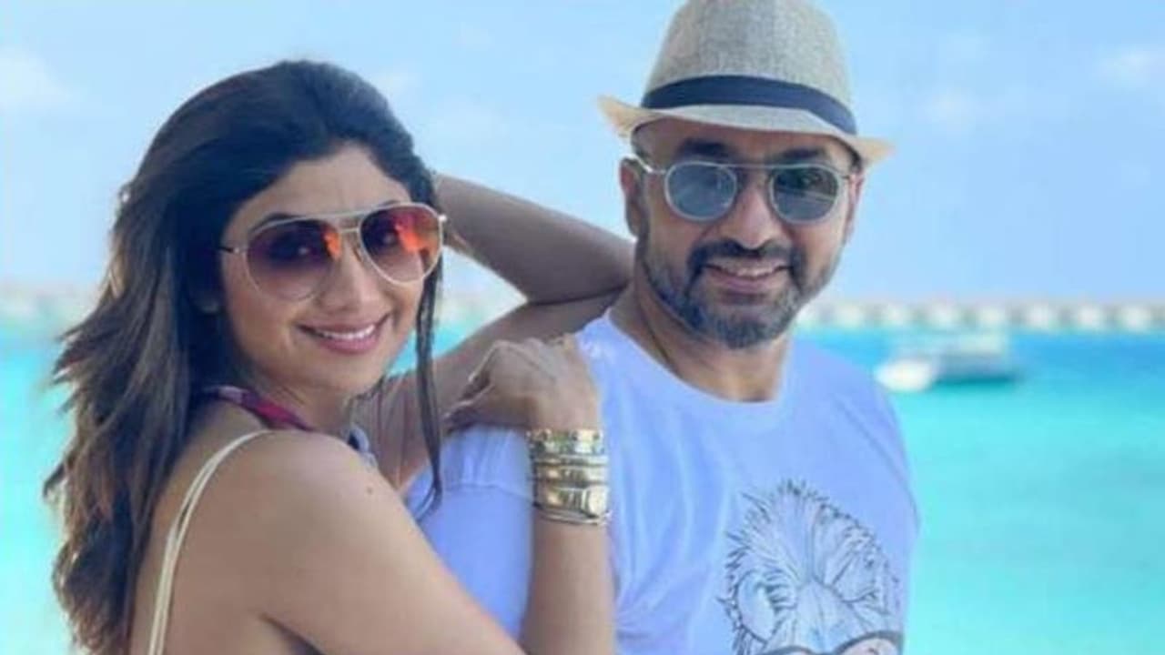 Pornography Case: शिल्पा शेट्टी के पति राज कुंद्रा बिना इजाजत नहीं कर पाएंगे 1 काम, देनी होगी ये जानकारी भी Pornography Case: शिल्पा शेट्टी के पति राज कुंद्रा बिना इजाजत नहीं कर पाएंगे 1 काम, देनी होगी ये जानकारी भी