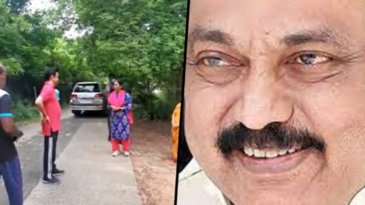 Tamil Nadu CM MK Stalin blushes as woman asks him the secret behind his youthfulness; watch viral video Tamil Nadu CM MK Stalin blushes as woman asks him the secret behind his youthfulness; watch viral video