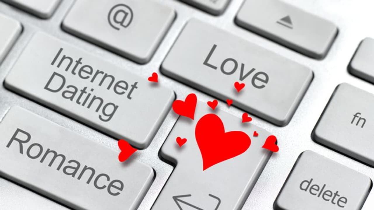 Christmas Dating Tips: ক্রিস্টমাস হয়ে উঠুন প্রেমের, জেনে নিন এই সময় প্রেম খুঁজবেন কী করবে Christmas Dating Tips: ক্রিস্টমাস হয়ে উঠুন প্রেমের, জেনে নিন এই সময় প্রেম খুঁজবেন কী করবে