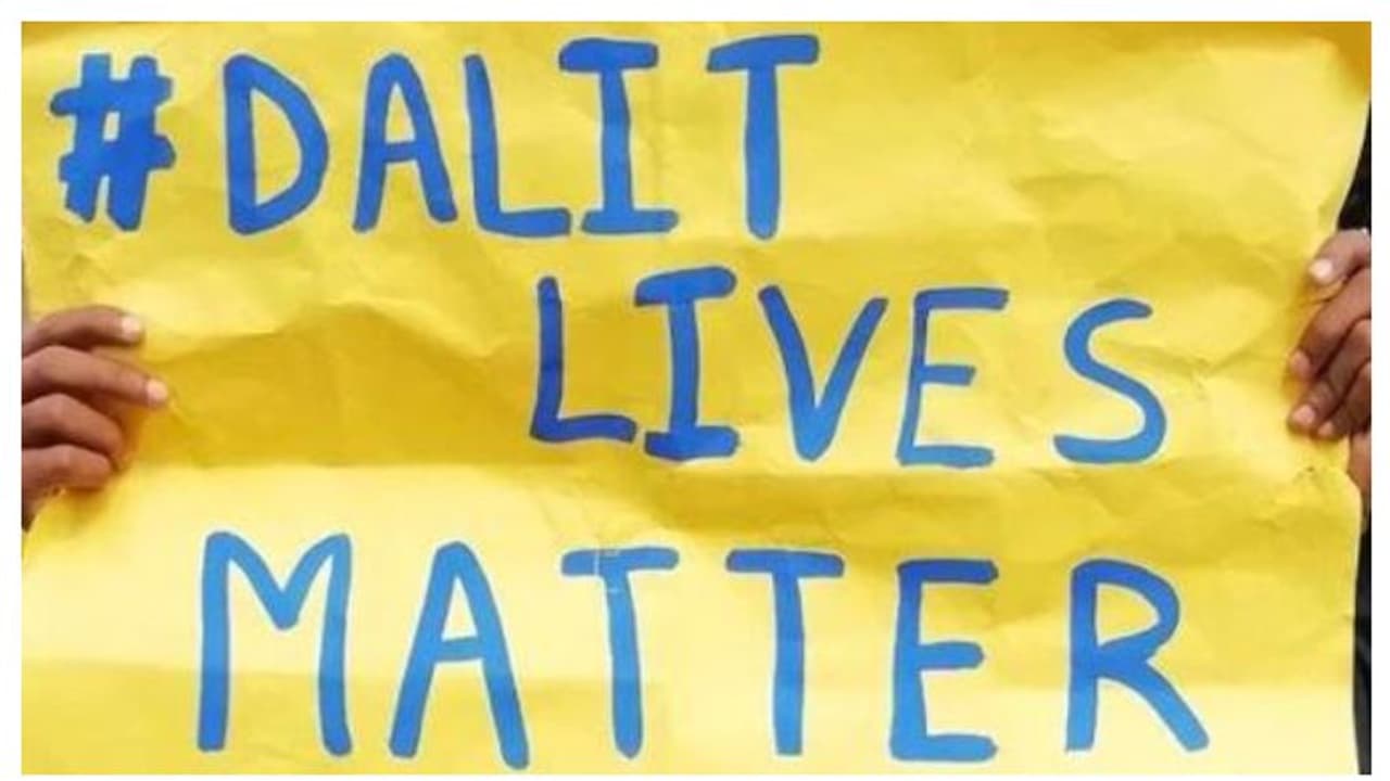 രണ്ട് വയസുകാരനായ ദളിത് ബാലന് ക്ഷേത്രത്തിനുള്ളില് കയറി; പിതാവിന് വന്തുക പിഴ രണ്ട് വയസുകാരനായ ദളിത് ബാലന് ക്ഷേത്രത്തിനുള്ളില് കയറി; പിതാവിന് വന്തുക പിഴ