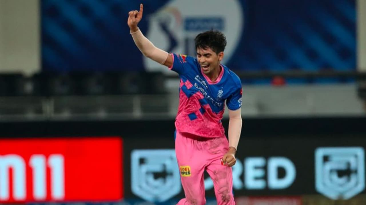 Kartik Tyagi: కార్తీక్.. అచ్చం నీరజ్ చోప్రాలా ఉన్నాడే..! Kartik Tyagi: కార్తీక్.. అచ్చం నీరజ్ చోప్రాలా ఉన్నాడే..!