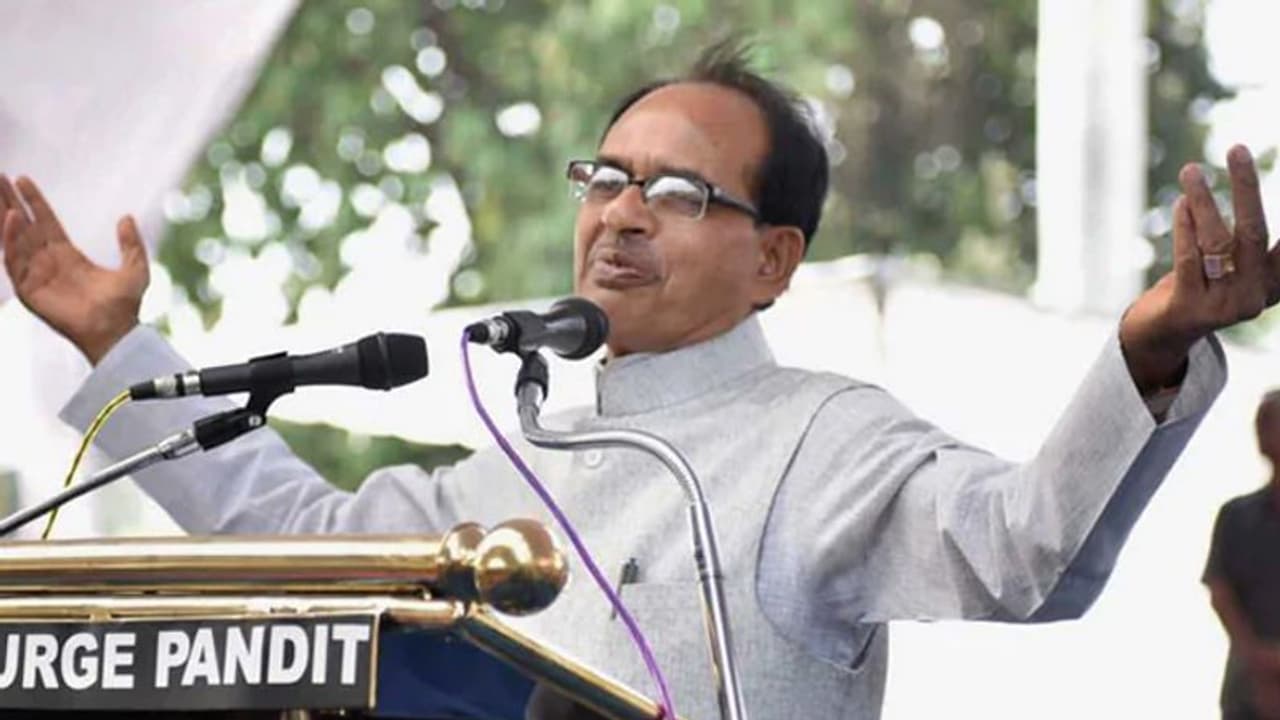 अलग अंदाज में CM शिवराज: जनता के बीच कह दी ऐसी बात कि लगे ठहाके और बजीं तालियां, लोग बोले जय हो मामाजी अलग अंदाज में CM शिवराज: जनता के बीच कह दी ऐसी बात कि लगे ठहाके और बजीं तालियां, लोग बोले जय हो मामाजी