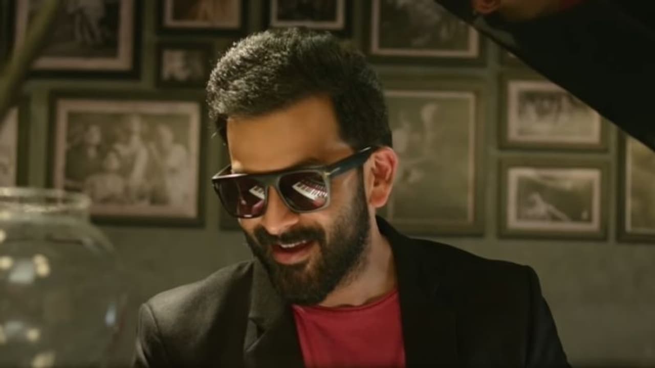 രഹസ്യങ്ങള് ഒളിപ്പിക്കുന്ന പിയാനിസ്റ്റ്; പൃഥ്വിരാജ് നായകനാവുന്ന 'ഭ്രമ'ത്തിലെ ആദ്യഗാനം എത്തി രഹസ്യങ്ങള് ഒളിപ്പിക്കുന്ന പിയാനിസ്റ്റ്; പൃഥ്വിരാജ് നായകനാവുന്ന 'ഭ്രമ'ത്തിലെ ആദ്യഗാനം എത്തി