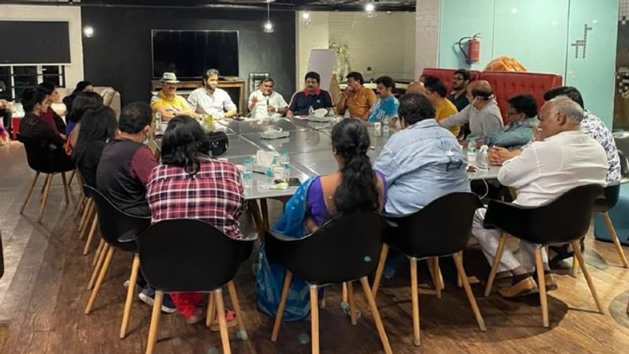 తన `మా` ప్యానెల్‌తో మంచు విష్ణు మీటింగ్‌.. రేపు క్రేజీ అనౌన్స్ మెంట్‌