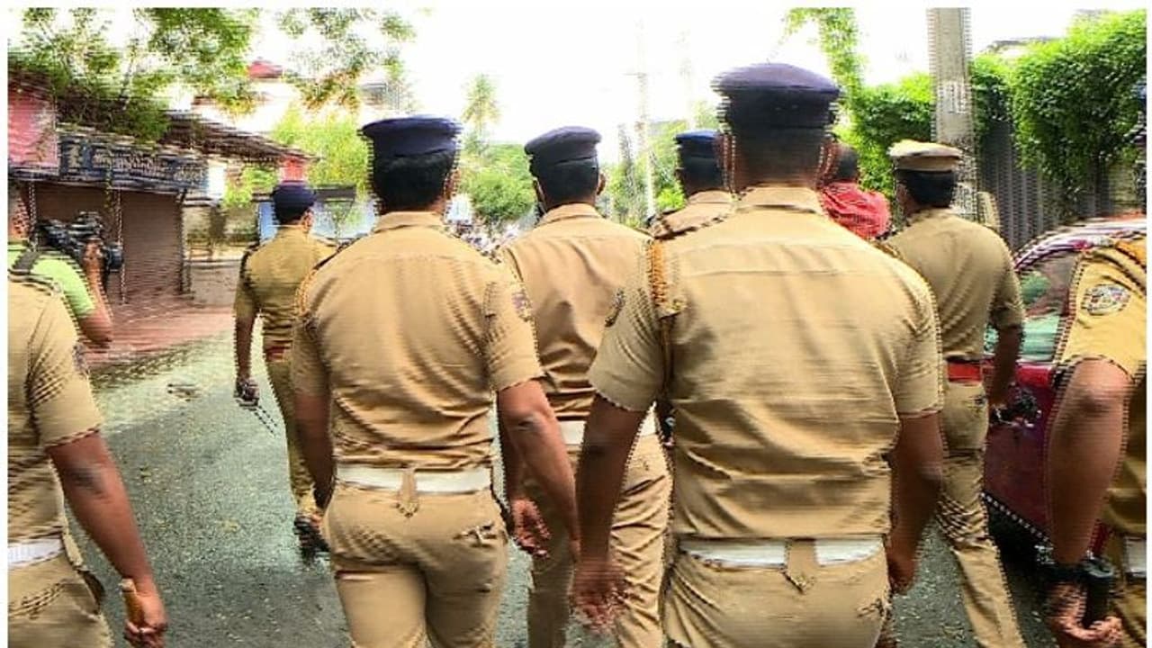 కొప్పర్రు ఘర్షణలో 25 మంది అరెస్ట్: బాపట్ల డిఎస్పీ శ్రీనివాసరావు కొప్పర్రు ఘర్షణలో 25 మంది అరెస్ట్: బాపట్ల డిఎస్పీ శ్రీనివాసరావు