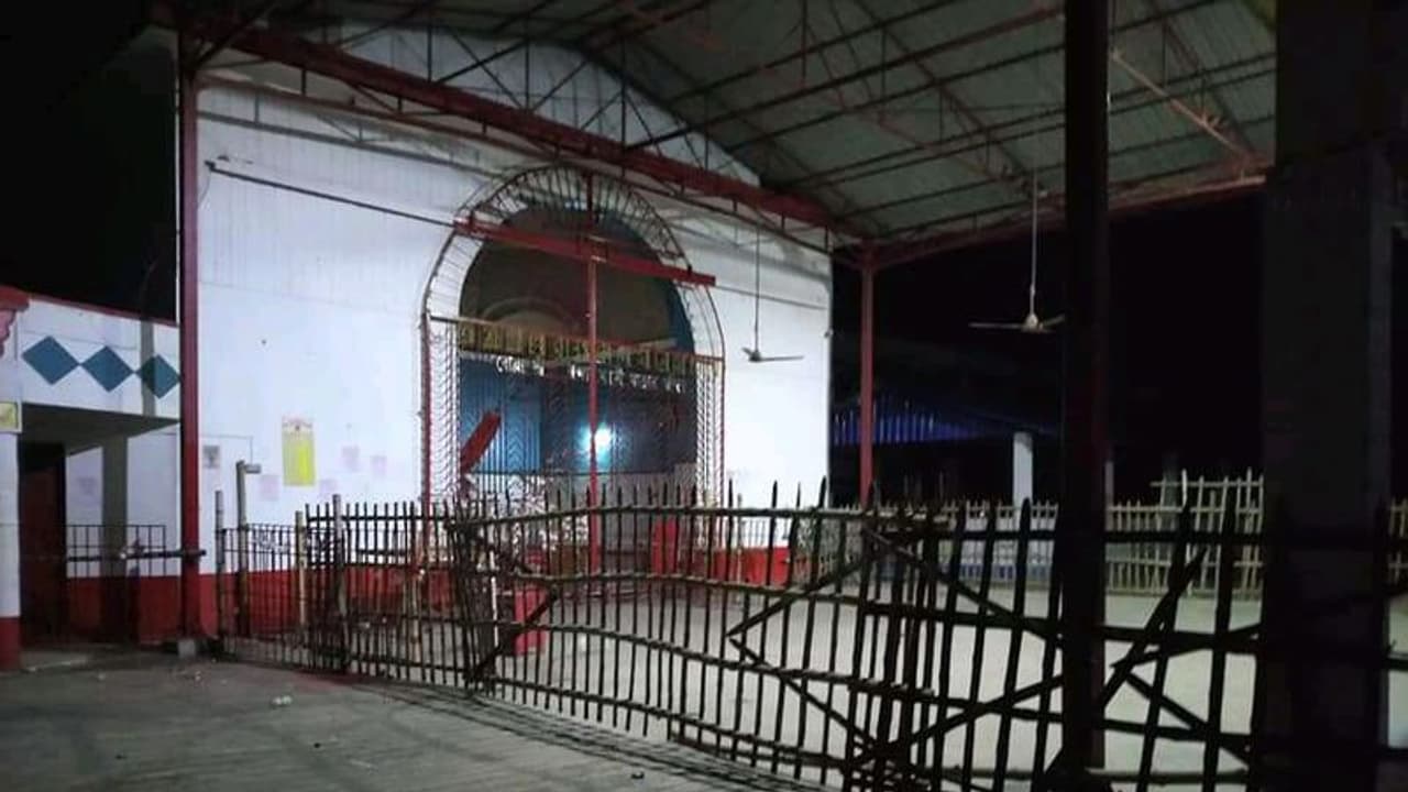 বোল্লা পুজোর আগে তৎপর প্রশাসন, মন্দির সংলগ্ন এলাকার বাসিন্দাদের দেওয়া হচ্ছে করোনার টিকা