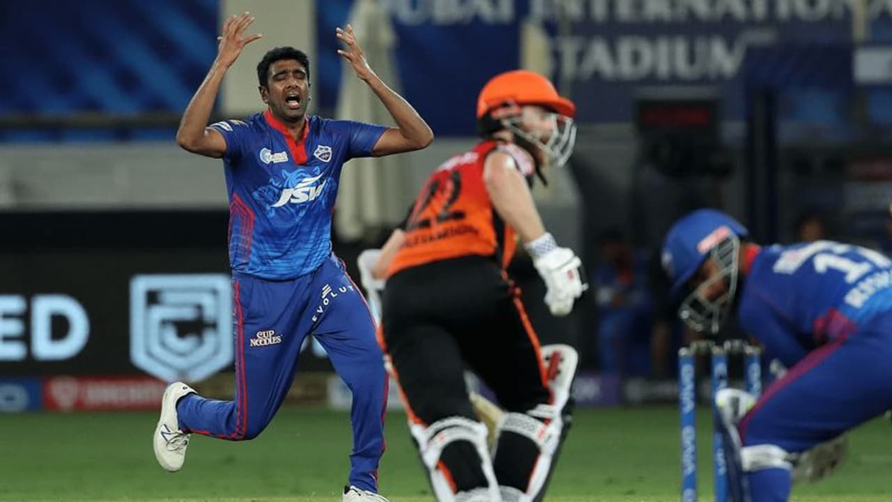 വെറൈറ്റി കുറച്ച് കൂടിപ്പോയി; അശ്വിന് ഇനിയെങ്കിലും ഓഫ് സ്പിന് എറിയണമെന്ന് ഗംഭീര് വെറൈറ്റി കുറച്ച് കൂടിപ്പോയി; അശ്വിന് ഇനിയെങ്കിലും ഓഫ് സ്പിന് എറിയണമെന്ന് ഗംഭീര്