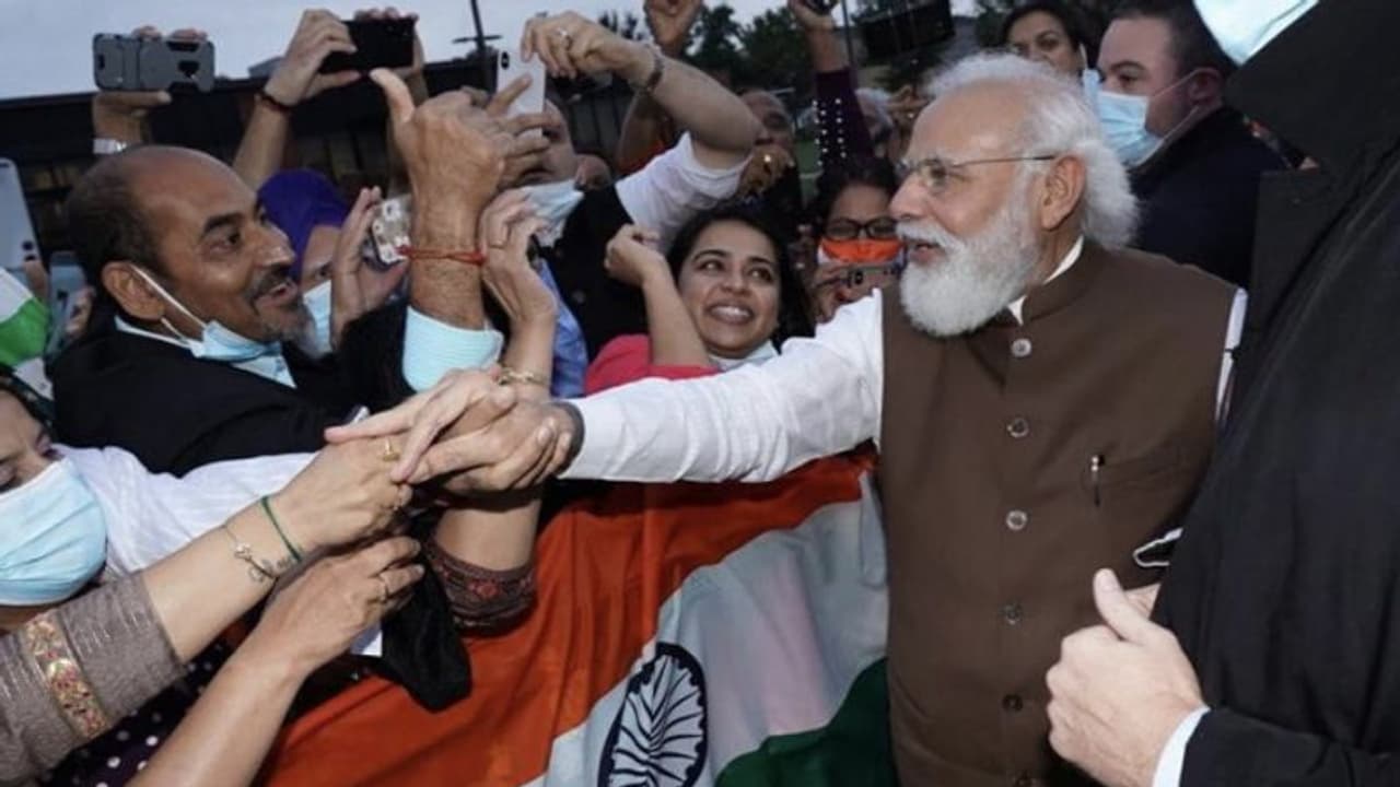 ৩ দিনের সফরে আমেরিকায় প্রধানমন্ত্রী, বিমানবন্দরের বাইরে মোদীকে ঘিরে উচ্ছ্বাস প্রবাসী ভারতীয়দের