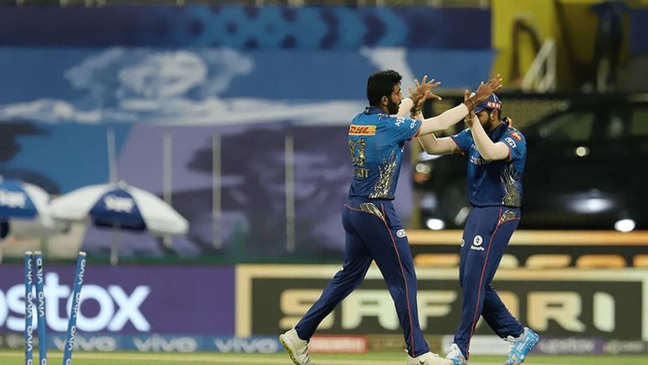 IPL 2021 கோலி, மேக்ஸ்வெல் அதிரடி அரைசதம்.. இரண்டே பந்தில் ஆர்சிபியின் கொட்டத்தை அடக்கிய பும்ரா..! IPL 2021 கோலி, மேக்ஸ்வெல் அதிரடி அரைசதம்.. இரண்டே பந்தில் ஆர்சிபியின் கொட்டத்தை அடக்கிய பும்ரா..!