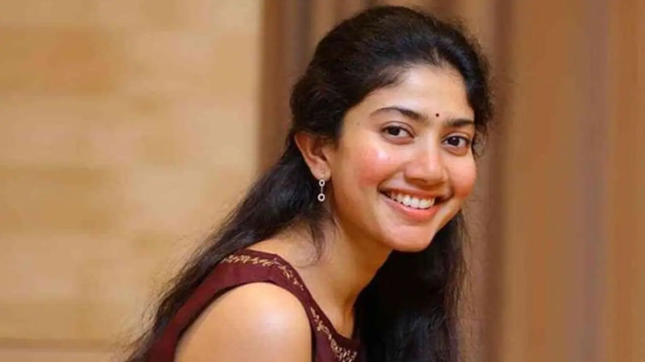 మీ ట్వీట్ పది లక్షల సార్లు చదివా మహేష్ సార్... సాయి పల్లవి ఆనందం! మీ ట్వీట్ పది లక్షల సార్లు చదివా మహేష్ సార్... సాయి పల్లవి ఆనందం!