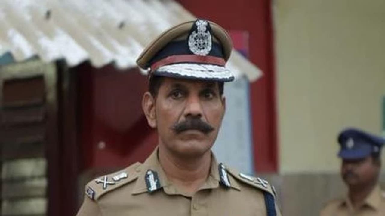 கைமீறிய சட்ட ஒழுங்கு, கண்கள் சிவந்த ஸ்டாலின்.. களத்தில் இறங்கிய சைலேந்திர பாபு.. 560 ரவுடிகள் கைது. கைமீறிய சட்ட ஒழுங்கு, கண்கள் சிவந்த ஸ்டாலின்.. களத்தில் இறங்கிய சைலேந்திர பாபு.. 560 ரவுடிகள் கைது.