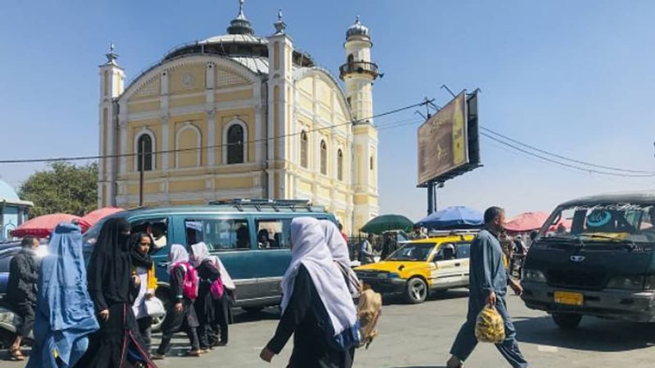 അഫ്ഗാനില് കൈവെട്ടും കഴുത്തുവെട്ടലും തിരിച്ചുവരുന്നു; ശിക്ഷാ നിയമങ്ങളില് മാറ്റമില്ലെന്ന് താലിബാന് അഫ്ഗാനില് കൈവെട്ടും കഴുത്തുവെട്ടലും തിരിച്ചുവരുന്നു; ശിക്ഷാ നിയമങ്ങളില് മാറ്റമില്ലെന്ന് താലിബാന്