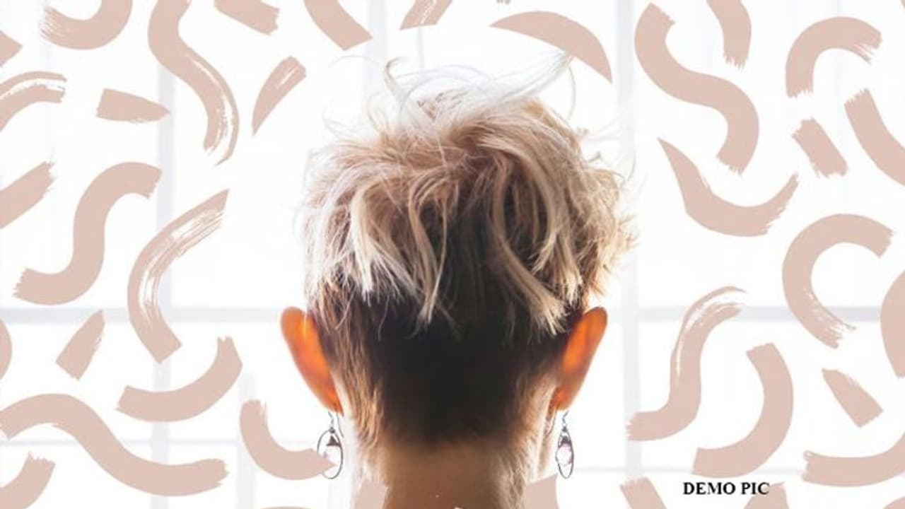 नामी होटल ने लापरवाही से काट दिए एक मॉडल के लंबे बाल, कंज्यूमर कोर्ट ने कहा 2 करोड़ रुपए का मुआवजा दो