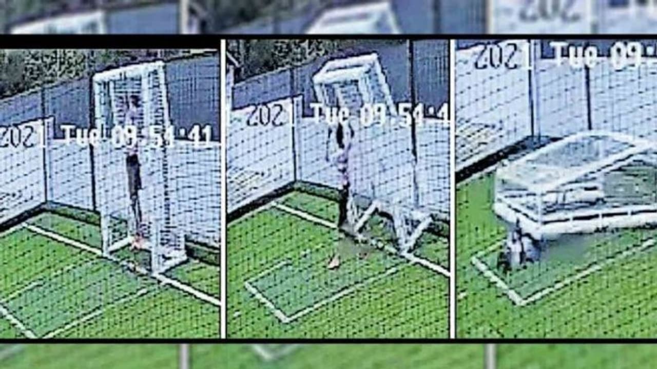 ഗോള് പോസ്റ്റ് മറിഞ്ഞുവീണത് വിദ്യാര്ത്ഥിയുടെ ദേഹത്തേക്ക്; ഹൃദയത്തിന്റെ അറകളില് മുറിവ് ഗോള് പോസ്റ്റ് മറിഞ്ഞുവീണത് വിദ്യാര്ത്ഥിയുടെ ദേഹത്തേക്ക്; ഹൃദയത്തിന്റെ അറകളില് മുറിവ്