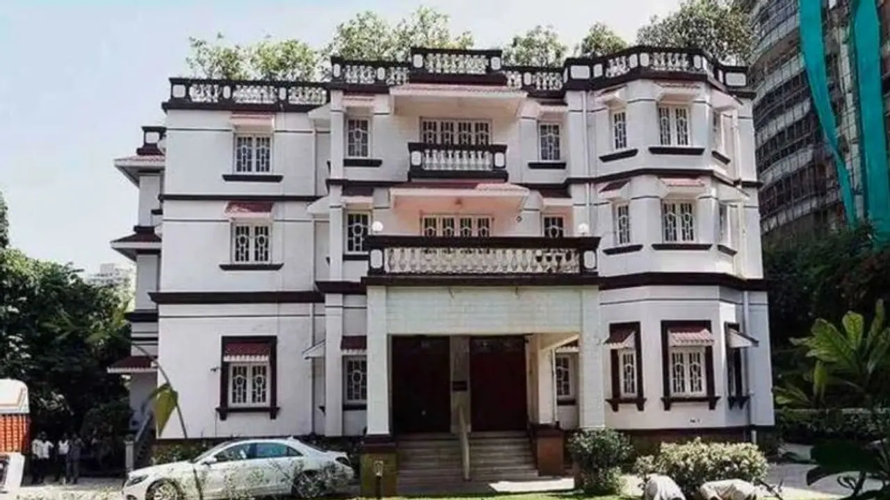 রাহু এবং শুক্রের মিশ্র যোগ এদের ধনী করে তোলে, প্রচুর বিলাসিতায় জীবন কাটায় এরা