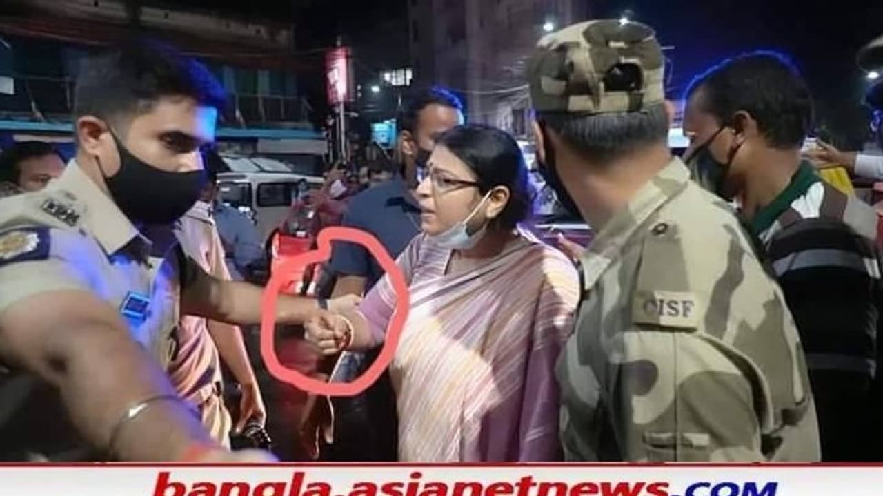 মৃত BJP নেতার ইস্যুতে মমতাকে তোপ, পুলিশি 'আচরণ' নিয়ে অভিযোগ তুলে ছবি পোস্ট প্রিয়াঙ্কার মৃত BJP নেতার ইস্যুতে মমতাকে তোপ, পুলিশি 'আচরণ' নিয়ে অভিযোগ তুলে ছবি পোস্ট প্রিয়াঙ্কার