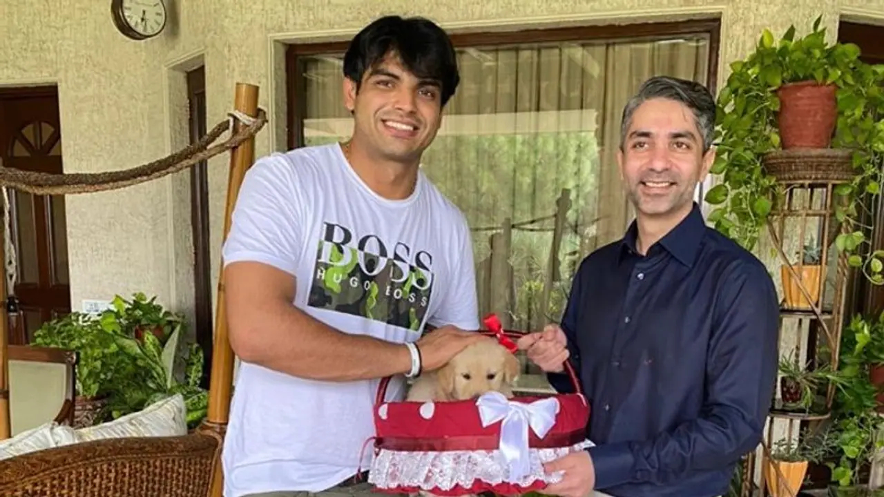 ನಾಯಿ ಮರಿ ಗಿಫ್ಟ್ ಕೊಡೋ ವಸ್ತುವಲ್ಲ, ನೀರಜ್ಗೆ ಉಡುಗೊರೆ ನೀಡಿದ ಬಿಂದ್ರಾಗೆ ನೆಟ್ಟಿಗರ ಕ್ಲಾಸ್! ನಾಯಿ ಮರಿ ಗಿಫ್ಟ್ ಕೊಡೋ ವಸ್ತುವಲ್ಲ, ನೀರಜ್ಗೆ ಉಡುಗೊರೆ ನೀಡಿದ ಬಿಂದ್ರಾಗೆ ನೆಟ್ಟಿಗರ ಕ್ಲಾಸ್!