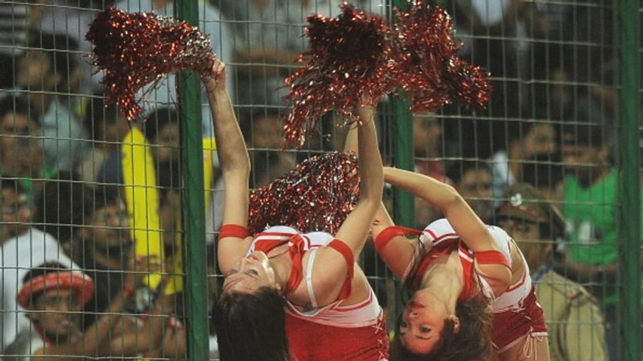 'പാട്ടും നൃത്തവും ചിയര്‍ ഗേള്‍സും വേണ്ട'; ഈ ഐപിഎല്‍ സീസണില്‍ ഇതെല്ലാം ഒഴിവാക്കണമെന്ന് സുനില്‍ ഗവാസ്‌കര്‍