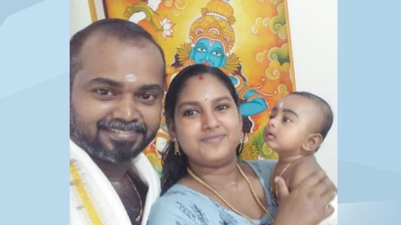 കണ്ണൂരില് 9 മാസം പ്രായമുള്ള കുഞ്ഞിനെ വെട്ടിക്കൊന്ന സംഭവം; അച്ഛന് മാനസികാസ്വസ്ഥ്യമെന്ന് പൊലീസ് കണ്ണൂരില് 9 മാസം പ്രായമുള്ള കുഞ്ഞിനെ വെട്ടിക്കൊന്ന സംഭവം; അച്ഛന് മാനസികാസ്വസ്ഥ്യമെന്ന് പൊലീസ്