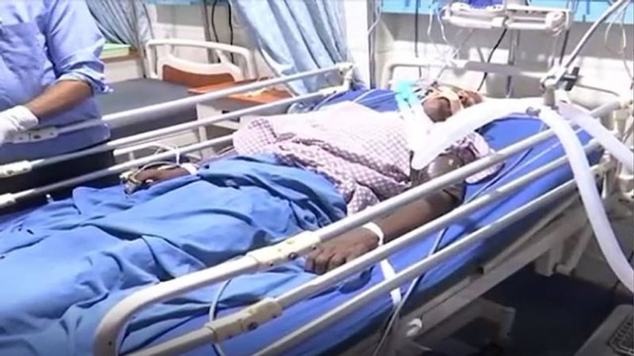 పురుగులమందు తాగి.. మిడ్ మానేరు నిర్వాసిత రైతు ఆత్మహత్యాయత్నం..(వీడియో) పురుగులమందు తాగి.. మిడ్ మానేరు నిర్వాసిత రైతు ఆత్మహత్యాయత్నం..(వీడియో)