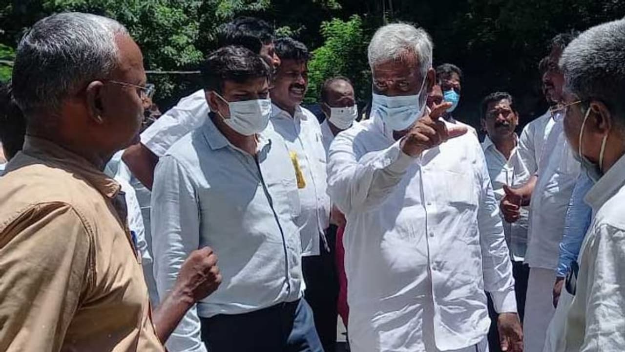 சிதம்பரம் நடராஜர் கோவில் விவகாரம்.. சும்மா விட மாட்டோம்.. ஒவ்வொரு அடியும் பார்த்து வைக்கிறோம்.. சேகர் பாபு. சிதம்பரம் நடராஜர் கோவில் விவகாரம்.. சும்மா விட மாட்டோம்.. ஒவ்வொரு அடியும் பார்த்து வைக்கிறோம்.. சேகர் பாபு.