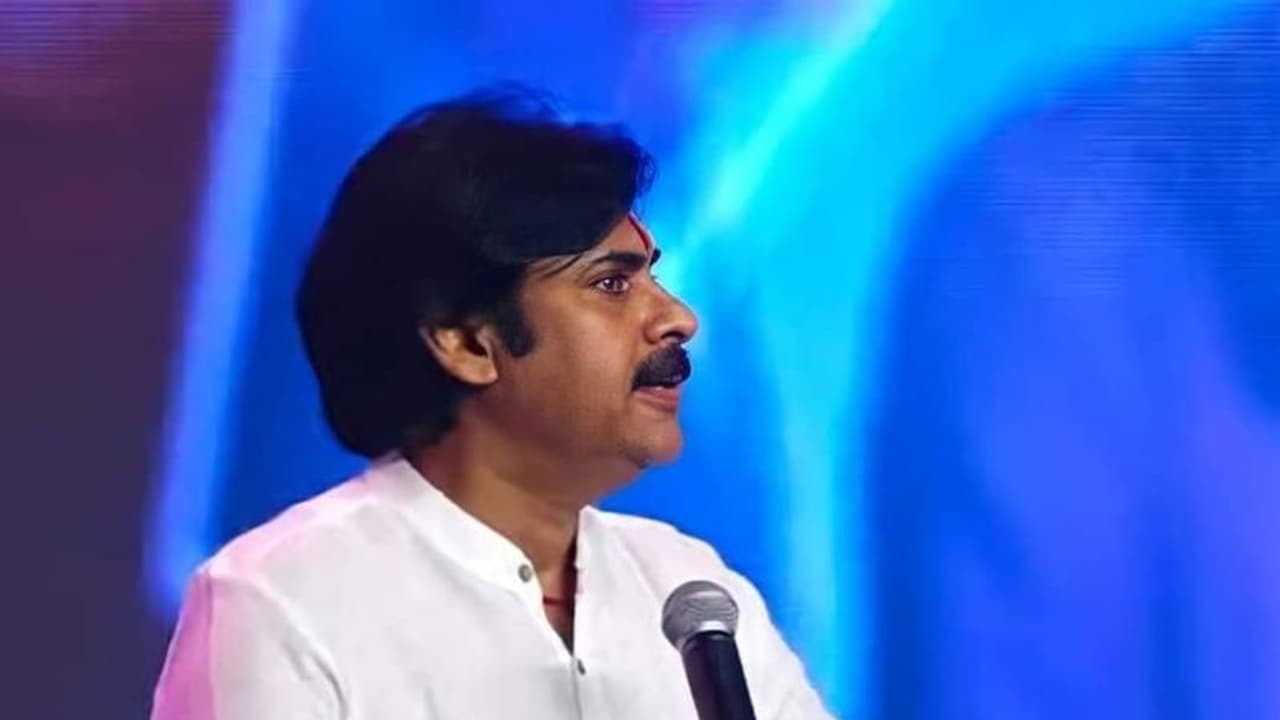 వైసీపీ విమర్శలకు పవన్ కౌంటర్: జగన్ పార్టీపై జనసేనాని సెటైర్లు వైసీపీ విమర్శలకు పవన్ కౌంటర్: జగన్ పార్టీపై జనసేనాని సెటైర్లు