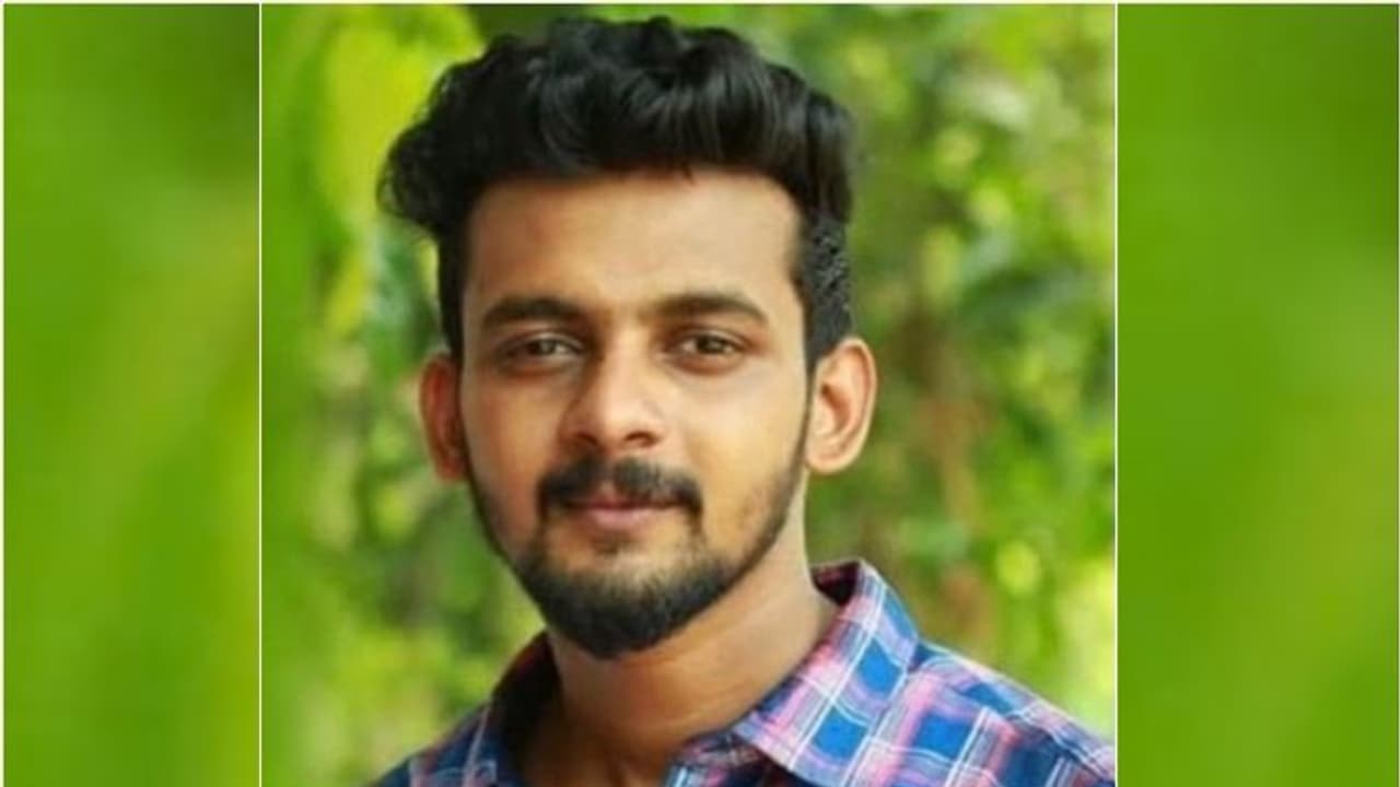 പ്രവാസി മലയാളി യുവാവ് വാഹനാപകടത്തിൽ മരിച്ചു പ്രവാസി മലയാളി യുവാവ് വാഹനാപകടത്തിൽ മരിച്ചു
