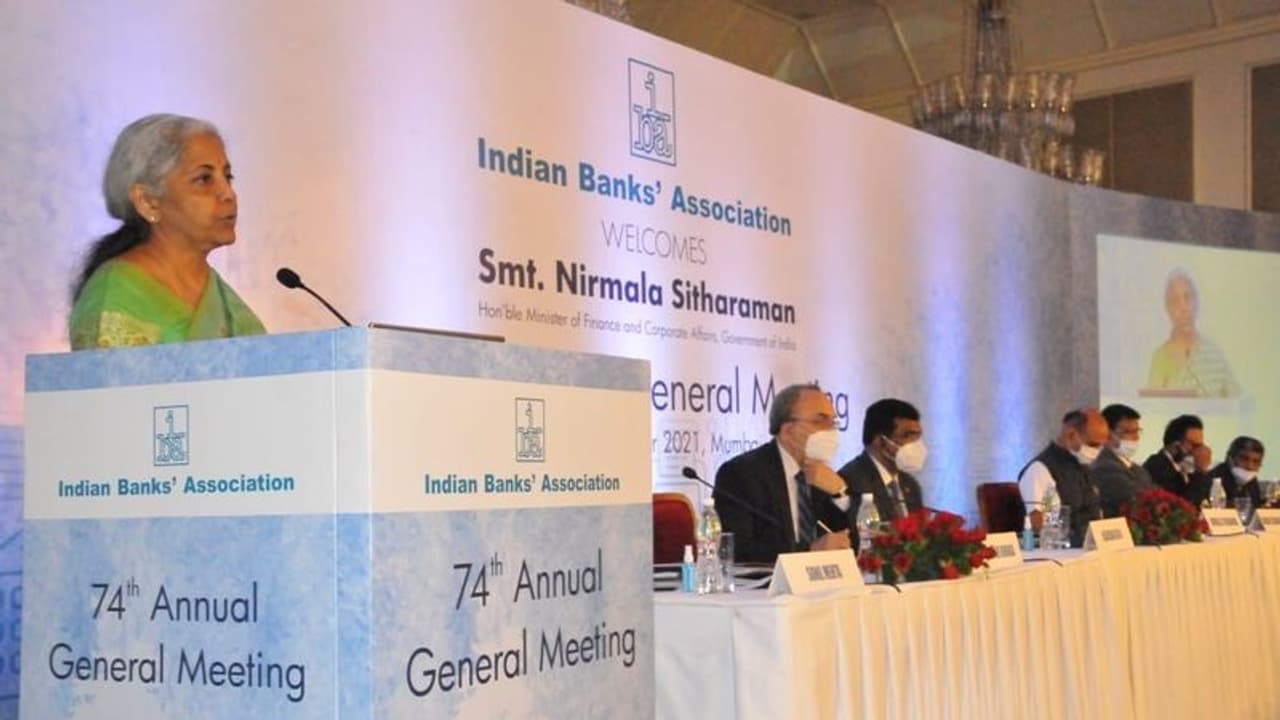 ಭಾರತದ ಆರ್ಥಿಕತೆ ಅವಶ್ಯಕತೆ ಪೂರೈಸಲು 4 ರಿಂದ 5 SBI ರೀತಿ ಬ್ಯಾಂಕ್ ಅಗತ್ಯವಿದೆ: ನಿರ್ಮಲಾ! ಭಾರತದ ಆರ್ಥಿಕತೆ ಅವಶ್ಯಕತೆ ಪೂರೈಸಲು 4 ರಿಂದ 5 SBI ರೀತಿ ಬ್ಯಾಂಕ್ ಅಗತ್ಯವಿದೆ: ನಿರ್ಮಲಾ!