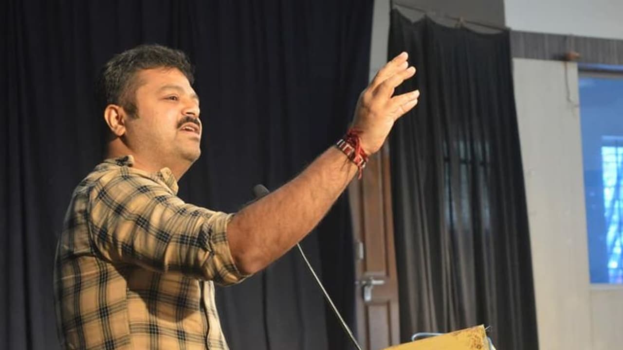 Dandeli: ಹಿಜಾಬ್ ವಿವಾದದಿಂದ ಎಚ್ಚೆತ್ತ ಹಿಂದೂಗಳು: ಚಕ್ರವರ್ತಿ ಸೂಲಿಬೆಲೆ Dandeli: ಹಿಜಾಬ್ ವಿವಾದದಿಂದ ಎಚ್ಚೆತ್ತ ಹಿಂದೂಗಳು: ಚಕ್ರವರ್ತಿ ಸೂಲಿಬೆಲೆ