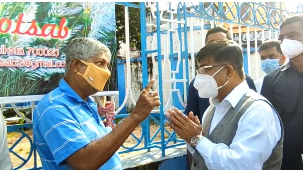 'আমি মমতা বন্দ্যোপাধ্য়ায়ের সমর্থক, তাঁকেই ভোট দেব', ভবানীপুরের ভোটারের কথায় থমকালেন সুভাষ সরকার 'আমি মমতা বন্দ্যোপাধ্য়ায়ের সমর্থক, তাঁকেই ভোট দেব', ভবানীপুরের ভোটারের কথায় থমকালেন সুভাষ সরকার