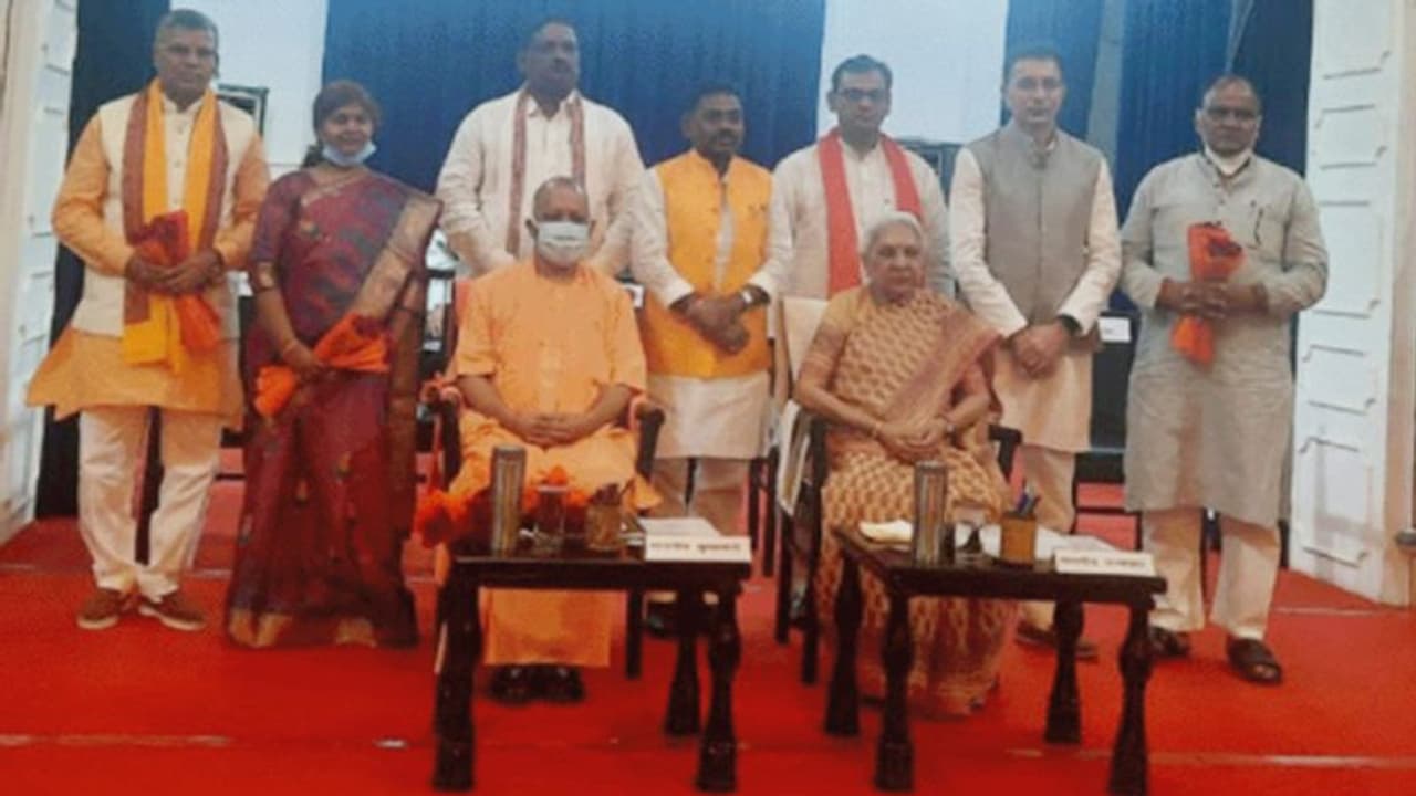 यूपी में मंत्रिमंडल का विस्तार: जितिन प्रसाद ने ली सबसे पहले शपथ, योगी टीम में शामिल हुए 7 नए चेहरे यूपी में मंत्रिमंडल का विस्तार: जितिन प्रसाद ने ली सबसे पहले शपथ, योगी टीम में शामिल हुए 7 नए चेहरे