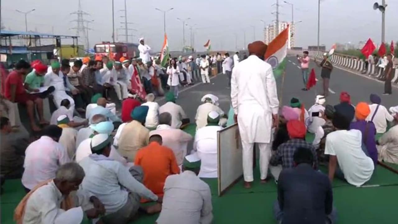 Kisan Andolan: सरकार बोली बातचीत का रास्ता खुला है; राजनीति से बचें, लेकिन किसानों ने कराया भारत बंद Kisan Andolan: सरकार बोली बातचीत का रास्ता खुला है; राजनीति से बचें, लेकिन किसानों ने कराया भारत बंद