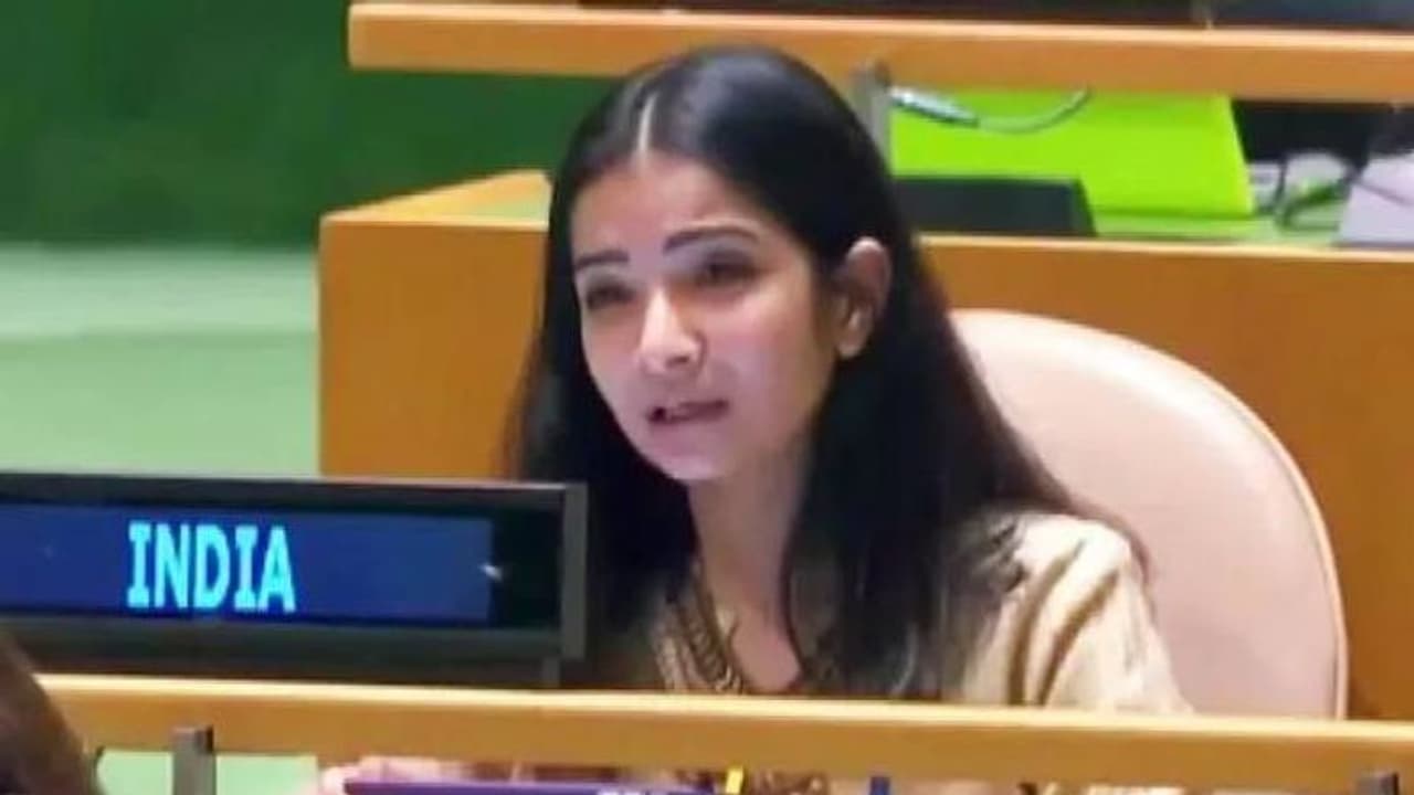 പാക് പ്രധാനമന്ത്രിക്ക് ശക്തമായ മറുപടി നൽകിയ ഇന്ത്യയുടെ യുഎന്നിലെ ഫസ്റ്റ് സെക്രട്ടറി, ആരാണ് സ്നേഹ ദുബെ? പാക് പ്രധാനമന്ത്രിക്ക് ശക്തമായ മറുപടി നൽകിയ ഇന്ത്യയുടെ യുഎന്നിലെ ഫസ്റ്റ് സെക്രട്ടറി, ആരാണ് സ്നേഹ ദുബെ?