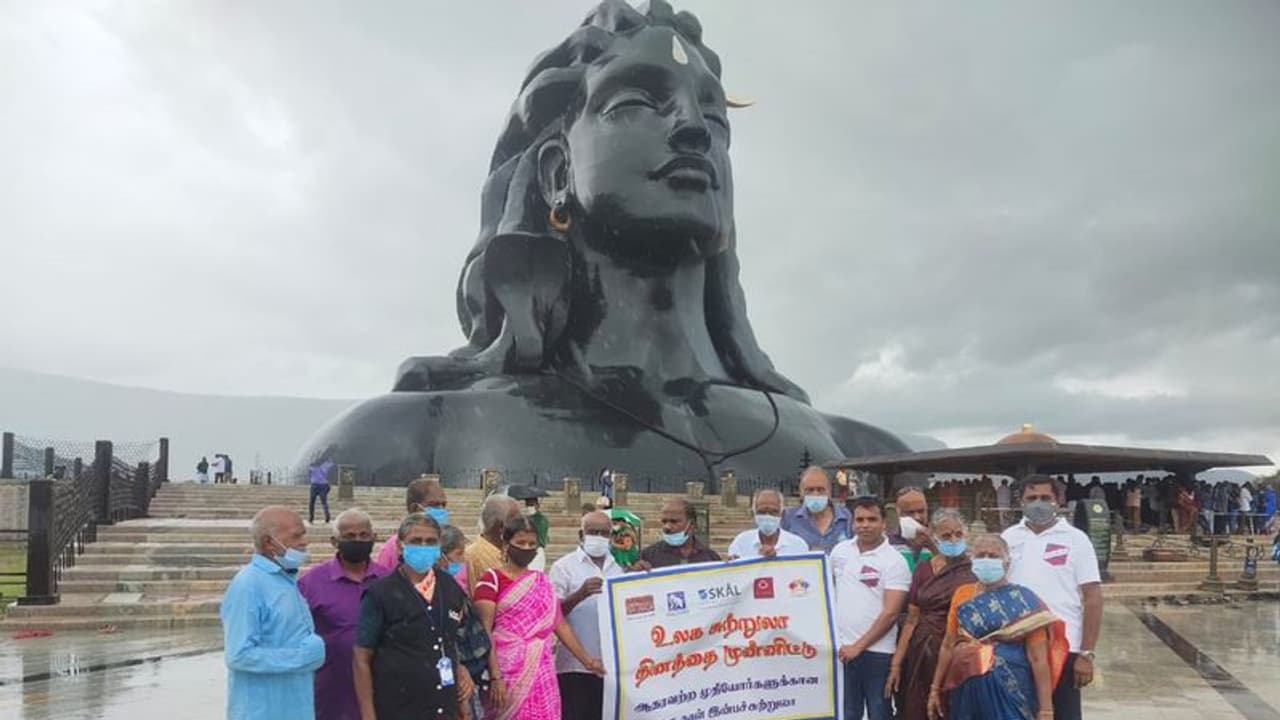 உலக சுற்றுலா தினம்: ஆதியோகியை தரிசித்த ஆதரவற்ற முதியோர்கள்! உலக சுற்றுலா தினம்: ஆதியோகியை தரிசித்த ஆதரவற்ற முதியோர்கள்!