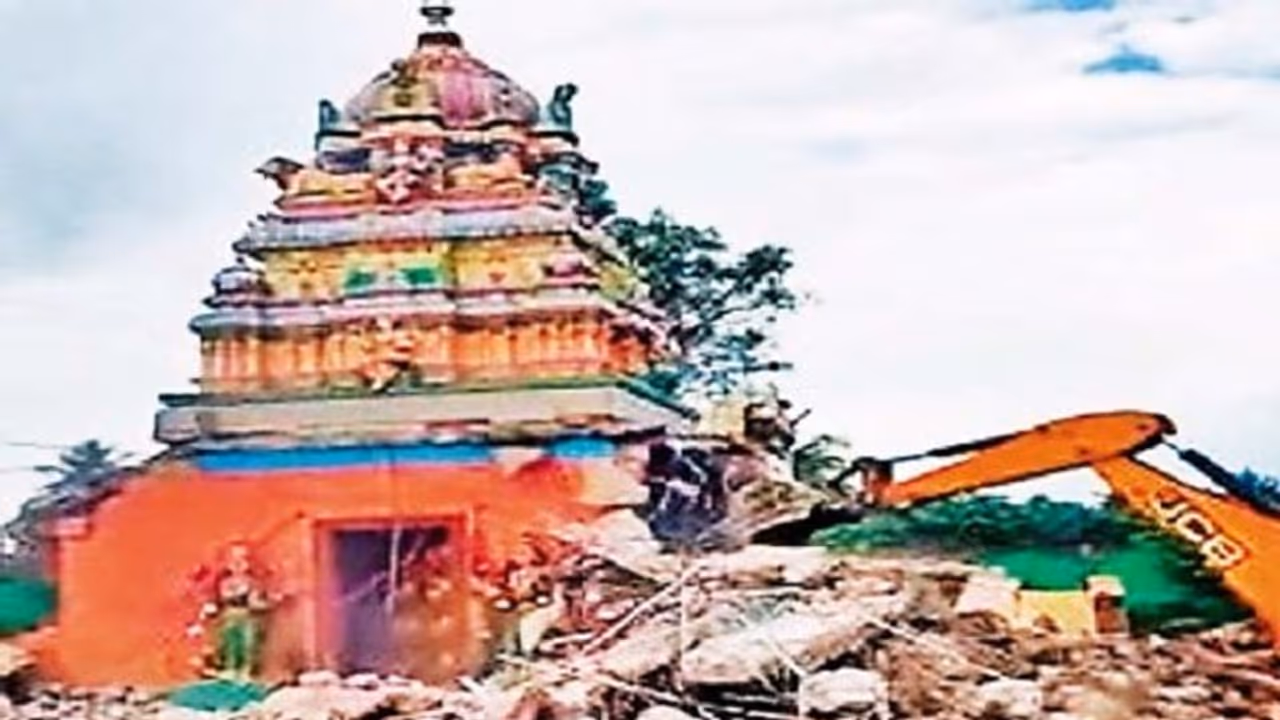 ದೇಗುಲ ತೆರವು ಕೇಸ್, ತಹಶೀಲ್ದಾರ್‌ಗೆ ಶಿಕ್ಷೆ, ಸೂಚನೆ ಕೊಟ್ಟವರು ಬಚಾವ್: ಇದ್ಯಾವ ನ್ಯಾಯ?