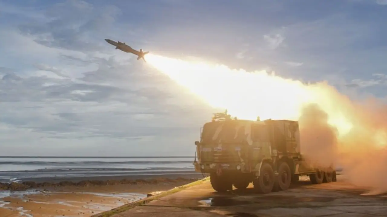 Defence News: টার্গেটকে ধ্বংস করল আকাশ প্রাইম মিসাইল, পাকিস্তান চিনের মোকাবিলায় আরও শক্তিশালী ভারত Defence News: টার্গেটকে ধ্বংস করল আকাশ প্রাইম মিসাইল, পাকিস্তান চিনের মোকাবিলায় আরও শক্তিশালী ভারত