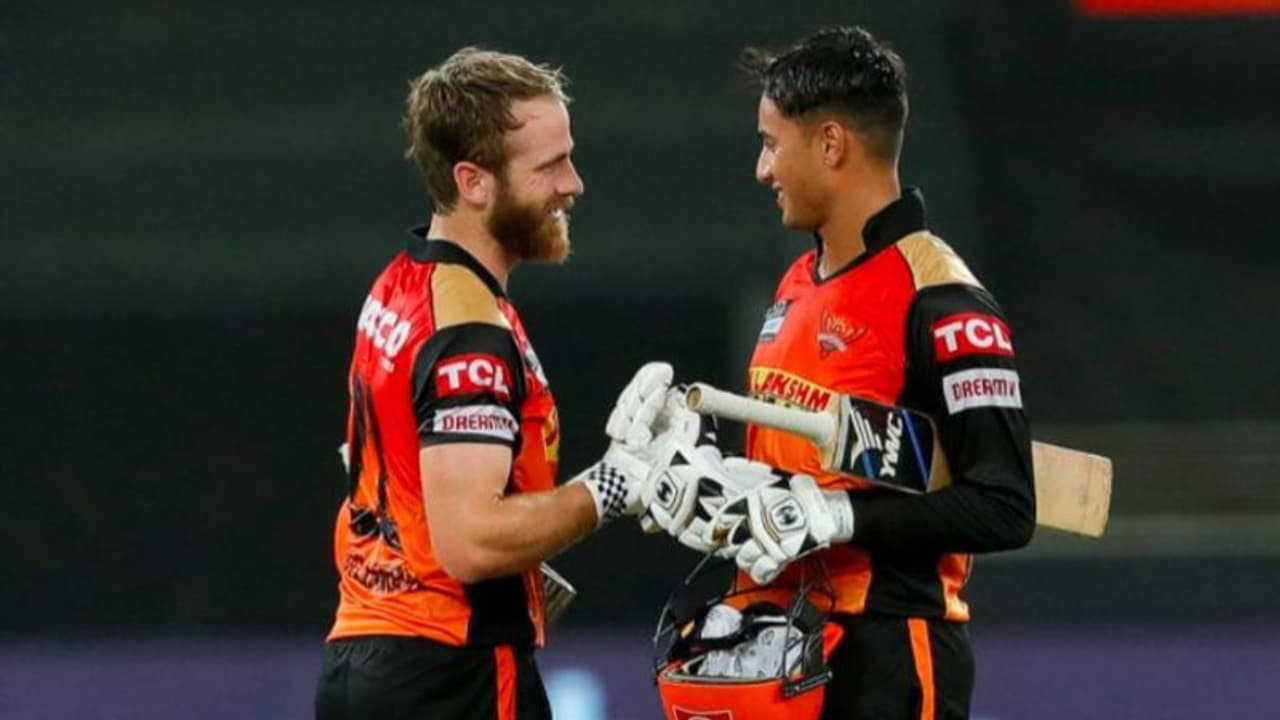 IPL 2022: താരലേലത്തിന് മുമ്പ് മുഖം മിനുക്കി സണ്റൈസേഴ്സ്, പുതിയ ജേഴ്സി പുറത്തുവിട്ടു IPL 2022: താരലേലത്തിന് മുമ്പ് മുഖം മിനുക്കി സണ്റൈസേഴ്സ്, പുതിയ ജേഴ്സി പുറത്തുവിട്ടു