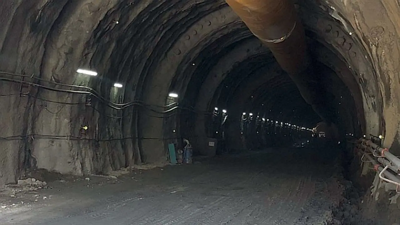 Gadkari to drive through Z Morh tunnel, review Zojila project Gadkari to drive through Z Morh tunnel, review Zojila project