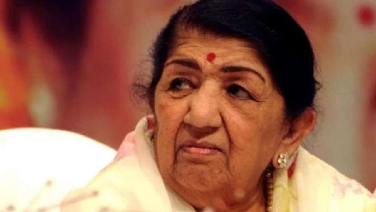 Lata Mangeshkar in hospital, tested COVID 19 positive; read details Lata Mangeshkar in hospital, tested COVID 19 positive; read details