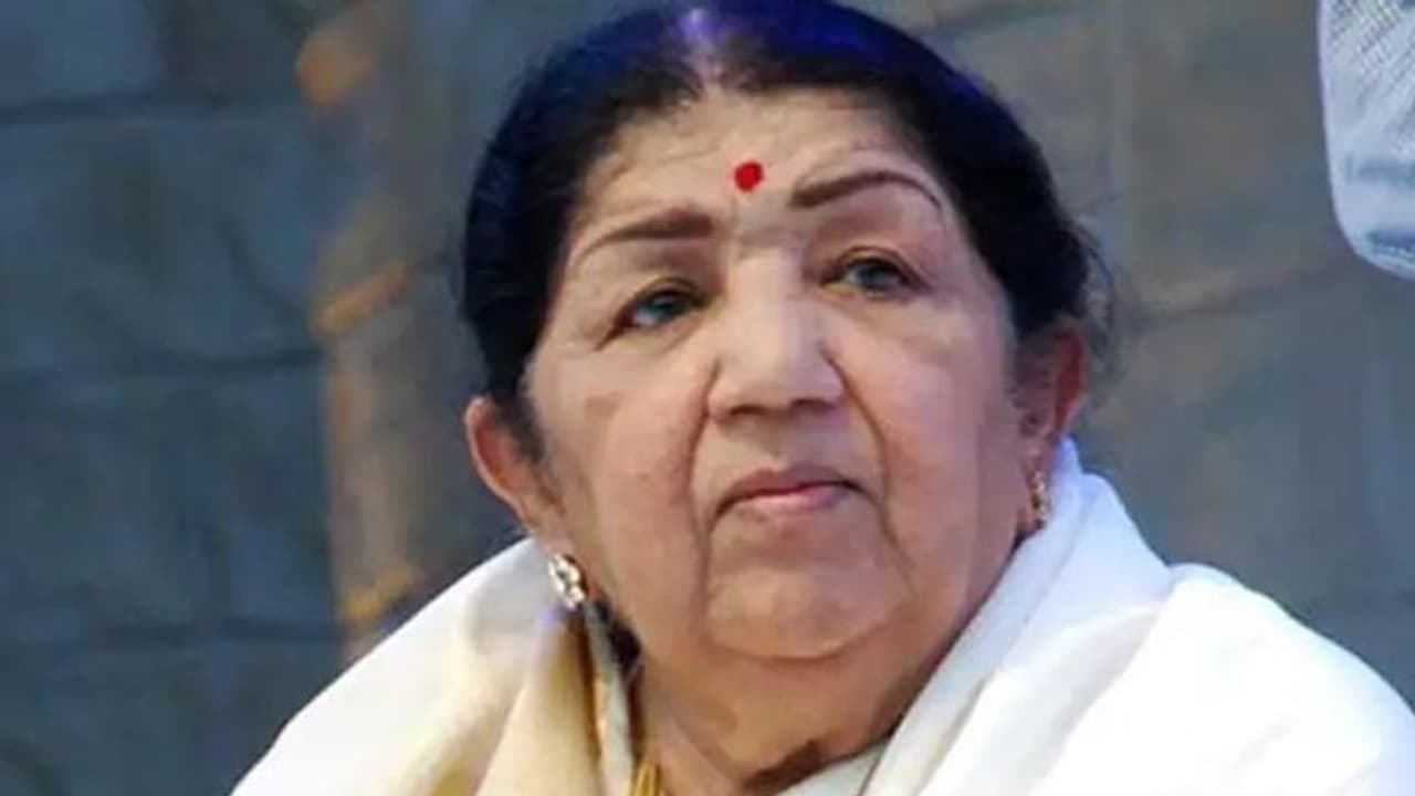 আপাতত শারীরিক অবস্থা স্থিতিশীল সুরসম্রাজ্ঞীর,থাকবেন আইসিইউ তেই , সকলের প্রার্থনা একান্ত কাম্য বললেন চিকিৎসক আপাতত শারীরিক অবস্থা স্থিতিশীল সুরসম্রাজ্ঞীর,থাকবেন আইসিইউ তেই , সকলের প্রার্থনা একান্ত কাম্য বললেন চিকিৎসক