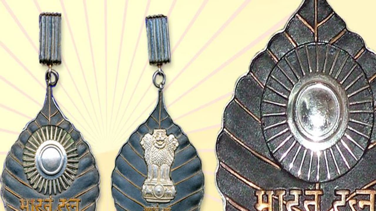 Bharat Ratna Award Winners: ఇప్పటివరకు ఎంతమందికి 'భారతరత్న' ఇచ్చారంటే..? పూర్తి జాబితా ఇదిగో.. Bharat Ratna Award Winners: ఇప్పటివరకు ఎంతమందికి 'భారతరత్న' ఇచ్చారంటే..? పూర్తి జాబితా ఇదిగో..