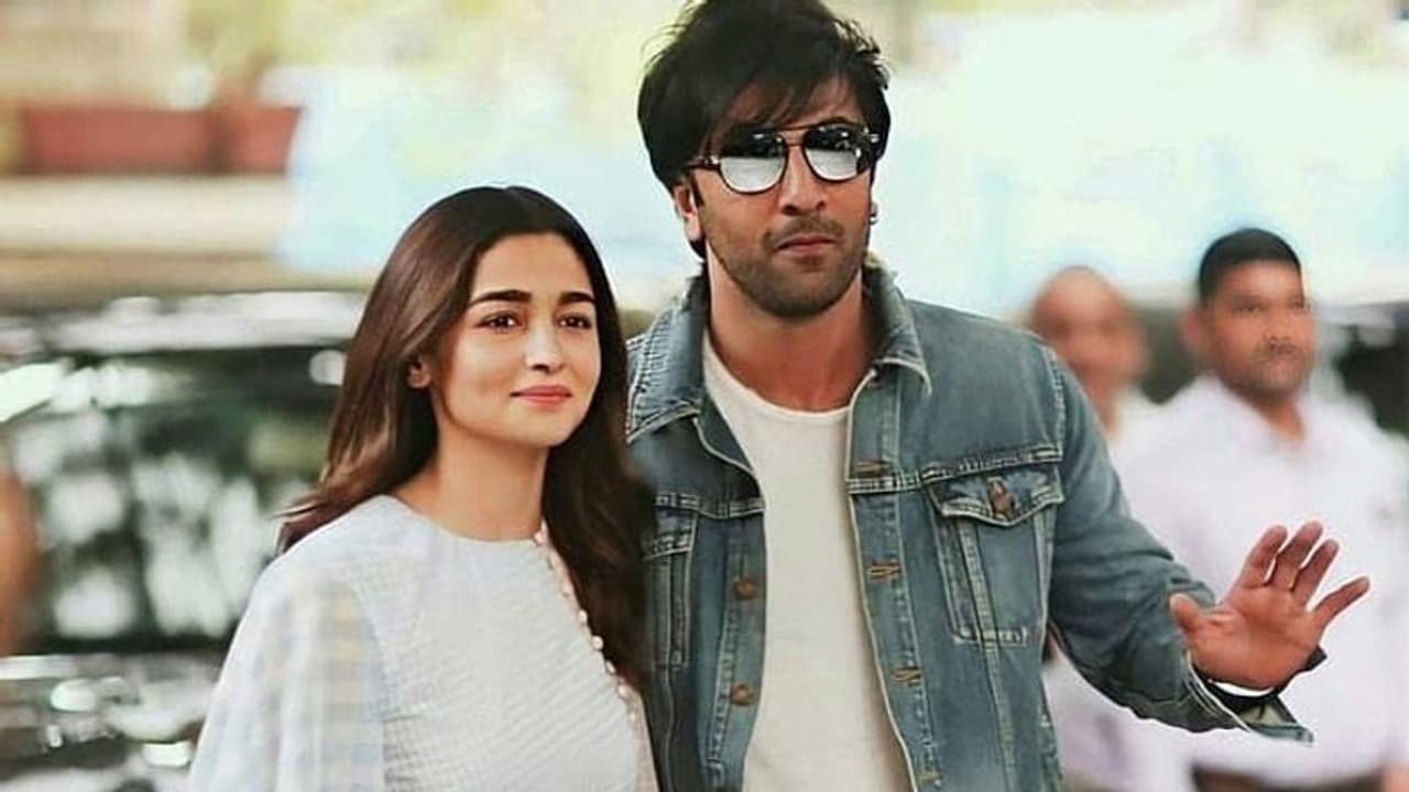 Ranbir kapoor और Alia Bhatt फैंस का इंतजार करेंगे खत्म, इस दिन 'ब्रह्मास्त्र' की रिलीज डेट का करेंगे ऐलान Ranbir kapoor और Alia Bhatt फैंस का इंतजार करेंगे खत्म, इस दिन 'ब्रह्मास्त्र' की रिलीज डेट का करेंगे ऐलान
