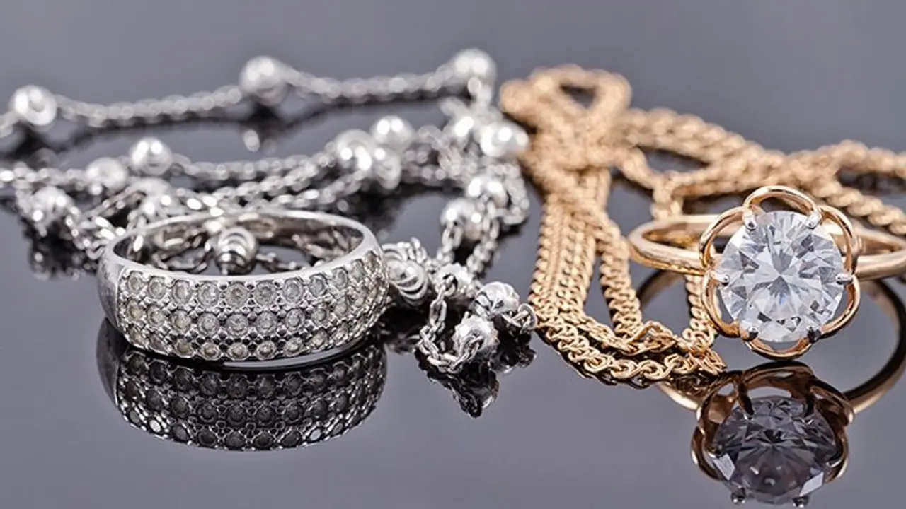 বিগ ধামাকা, অক্ষয় তৃতীয়ার আগে দেশজুড়ে ফের সস্তা সোনার দাম, বড় পতন রূপোর