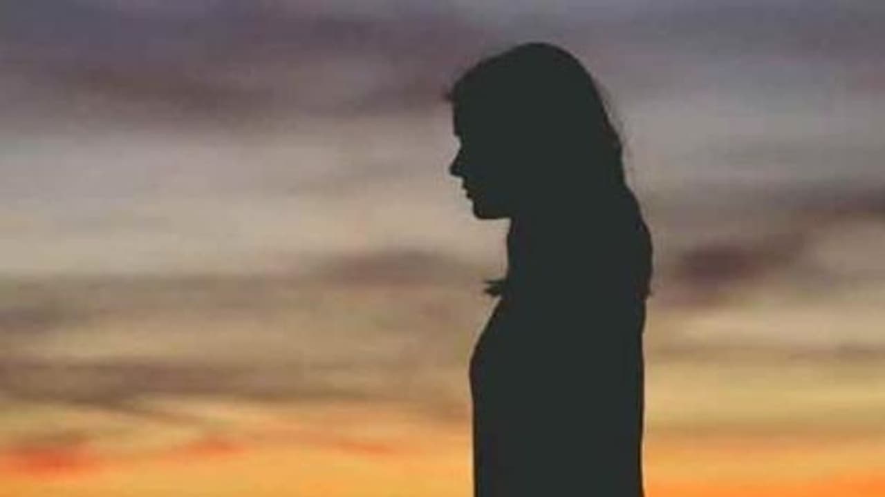 பிறந்த நாள் கொண்டாட மகளை கோவா அனுப்பி வைத்த பெற்றோர்.. அடுத்த நாள் சடலமாக திரும்பிய கொடூரம். பிறந்த நாள் கொண்டாட மகளை கோவா அனுப்பி வைத்த பெற்றோர்.. அடுத்த நாள் சடலமாக திரும்பிய கொடூரம்.