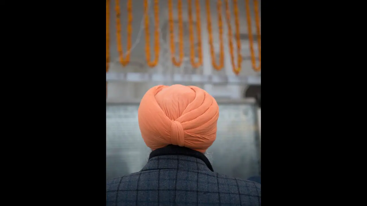US Marines allows 26 yr old Sikh officer to wear turban but with restrictions; he may sue Corps