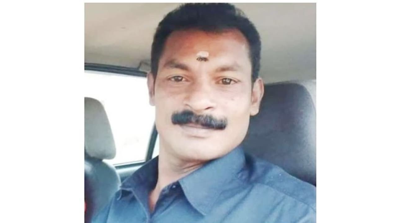 സുരേഷ് ഇനി 5 പേരിലൂടെ ജീവിക്കും; മസ്തിഷ്ക മരണം സംഭവിച്ച യുവാവിന്റെ അവയവങ്ങൾ ദാനം ചെയ്തു സുരേഷ് ഇനി 5 പേരിലൂടെ ജീവിക്കും; മസ്തിഷ്ക മരണം സംഭവിച്ച യുവാവിന്റെ അവയവങ്ങൾ ദാനം ചെയ്തു